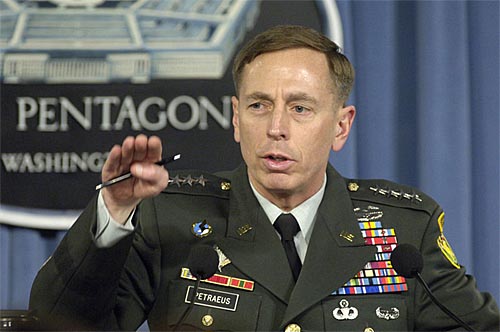Παραιτήθηκε ο διευθυντής της CIA David Petraeus
