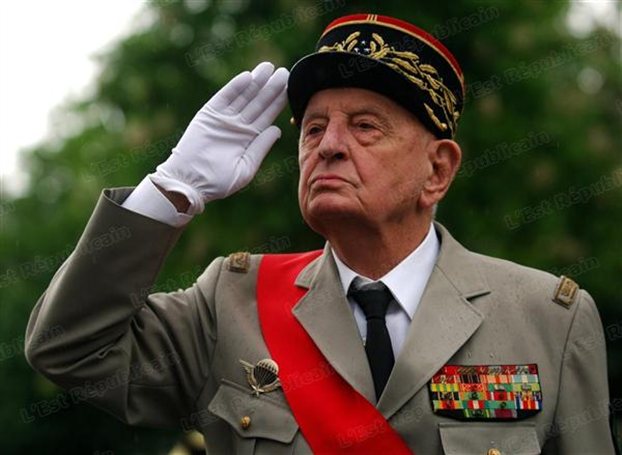 Διχάζει τους Γάλλους ήρωας αποθανών στρατηγός λόγω “ακραίων” ανακριτικών μεθόδων στην Αλγερία