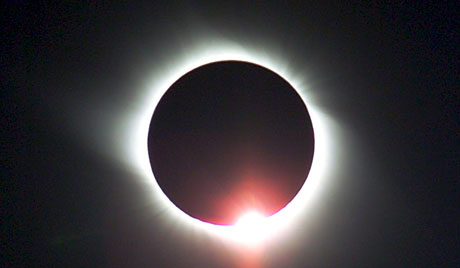 Πλησιάζει η μοναδική για το 2012 ολική έκλειψη Ηλίου