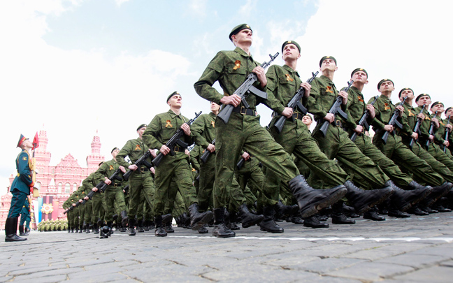 Aυξάνεται η στρατιωτική θητεία στη Ρωσία