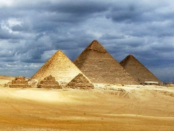 «Μην κυκλοφορείται εκτός θέρετρων στην Αίγυπτο»