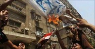 Αίγυπτος: Σκληροπυρηνικοί οι διαδηλωτές κατά του διατάγματος Μόρσι
