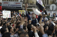 Χιλιάδες άνθρωποι συγκεντρώθηκαν μπροστά από το Προεδρικό Μέγαρο στην Αίγυπτο
