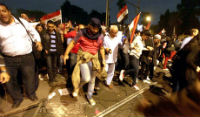 Οι διαμαρτυρόμενοι ανάγκασαν τον Μούρσι να εγκαταλείψει το προεδρικό μέγαρο