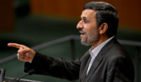 Ο Αχμαντινεζάντ ζητά οικονομική βοήθεια από τους Φρουρούς της Επανάστασης