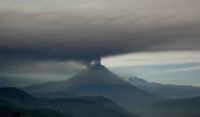 Ξύπνησε ένα  ηφαίστειο στα σύνορα της Αργεντινής – Χιλής