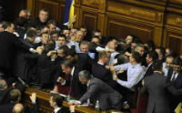 Σκόπια : Επεισόδια κι ένταση εντός κι εκτός κοινοβουλίου