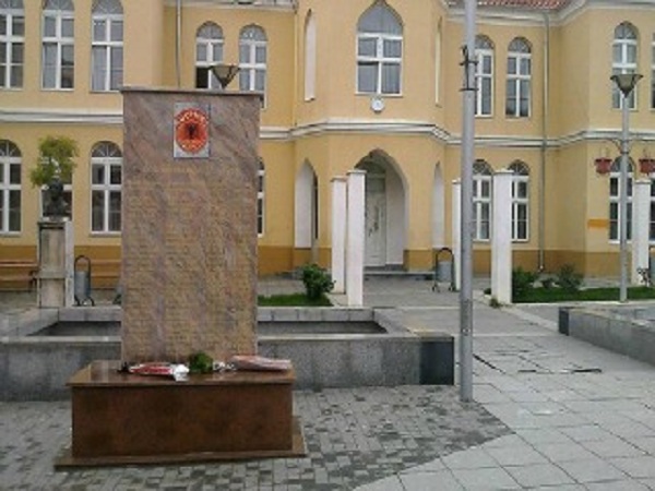 Ζητάει την καταστροφή μνημείου του UCK στο Πρέσεβο