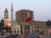 Δημοσκόπηση στην Αλβανία: Πρώτοι οι Σοσιαλιστές, τρίτοι οι Ερυθρόμαυροι εθνικιστές, ανύπαρκτοι οι Τσάμηδες