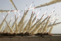 Η Τεχεράνη εκτόξευσε δύο νέους πυραύλους στις ναυτικές ασκήσεις στα στενά του Ορμούζ