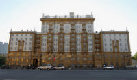 Στην αμερικανική πρεσβεία στην Μόσχα έστειλαν «ύποπτο φάκελο»