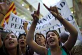 Έξαλλοι οι Ισπανοί: “Σώζουν τις τράπεζες, κλείνουν τα νοσοκομεία”