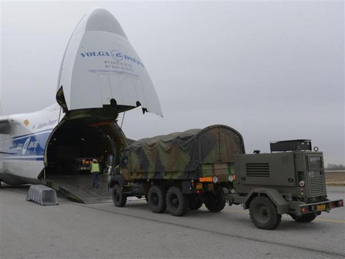 Ρωσικά An-124 μεταφέρουν υλικό για τις γαλλικές δυνάμεις