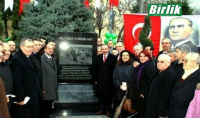 Μνημείο εγκαινίασαν οι μουσουλμάνοι της «Δυτικής Θράκης» στο πάρκο Φεβζιέ της πόλης Ιζμίτ