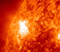 Ηλιακή κηλίδα “ικανή” να… καταβροχθίσει 6 πλανήτες σαν την Γη!