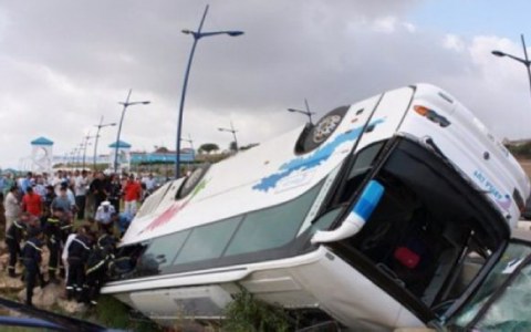 Ανατροπή λεωφορείου με Έλληνες ομογενείς έξω από την Αλεξάνδρεια του Καΐρου