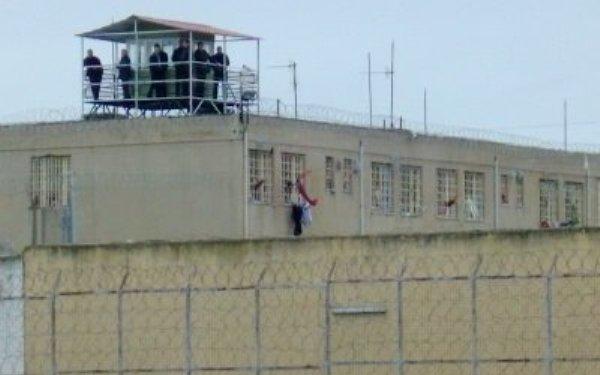 Φυλακές Τρικάλων: Εντοπίστηκαν κινητά, αυτοσχέδια μαχαίρια, ναρκωτικά