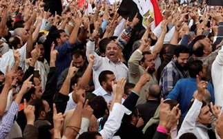 Δακρυγόνα σε διαδηλώσεις κατά του προέδρου στο Κάιρο