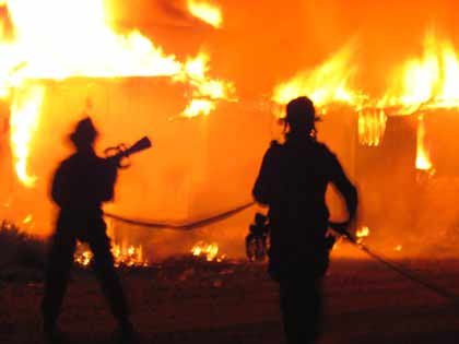Ηράκλειο: Φωτιά σε αποθήκη με είδη εξοπλισμού