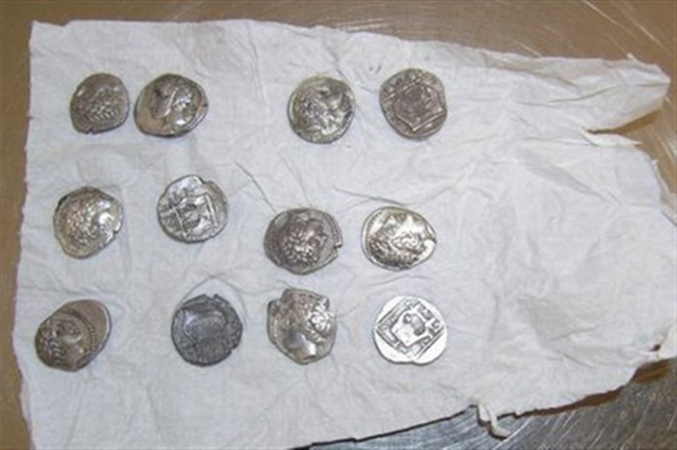 Eπιστρέφουν 118 αρχαία ελληνικά νομίσματα