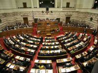 Υποχώρησε η κυβέρνηση στο «κατεπείγον» του νομοσχεδίου για τα δάνεια