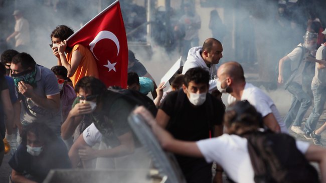 Σφοδρές συγκρούσεις στη γενέτειρα του Ερντογάν
