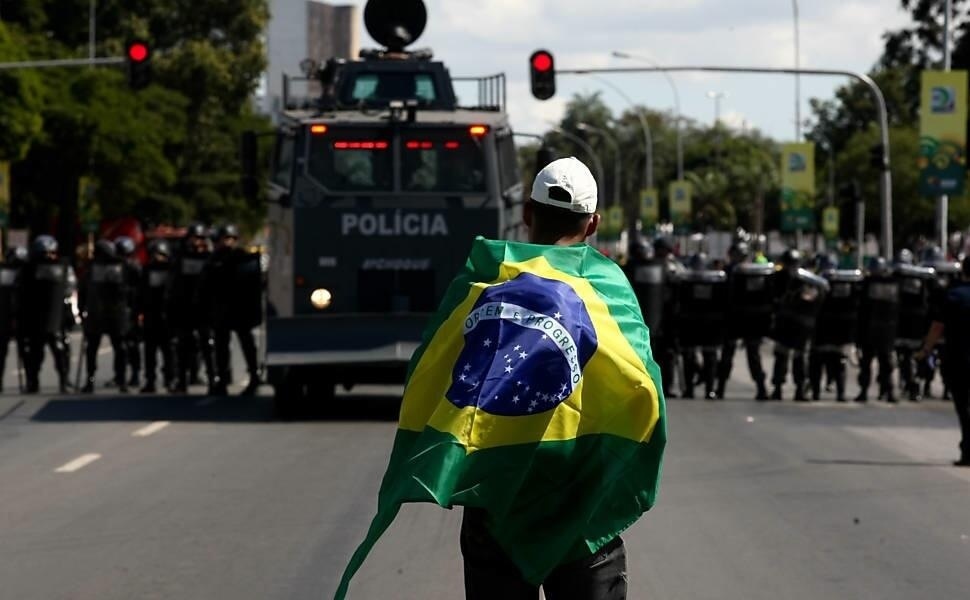 Κατεβάζουν το στρατό στη Βραζιλία
