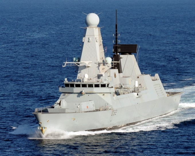 Πολεμικά πλοία στέλνει η Βρετανία στο Γιβραλτάρ