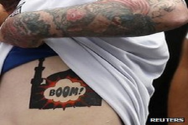 Τον συνέλαβαν στη Βρετανία λόγω τατουάζ!