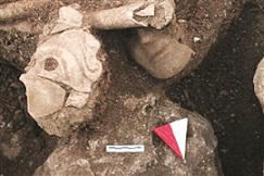 Σκελετός 2.000 ετών με μάσκα αποκαλύφθηκε στην Κιουτάχεια