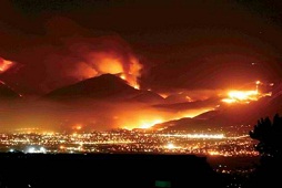 Φλόγες “καταπίνουν” την Καλιφόρνια