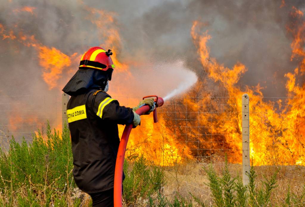 Εθελοντής δασοπυροσβέστης ο συλληφθείς για την πυρκαγιά στη Ρόδο