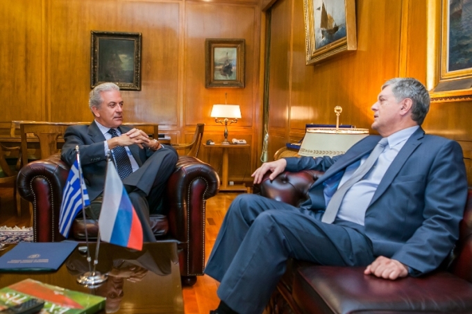 Συνάντηση Δ. Αβραμόπουλου με τον Ρώσο πρεσβευτή