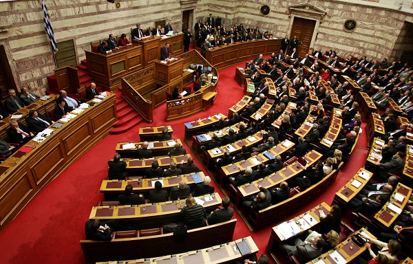 «Δημοκρατία της Μακεδονίας» μέσα στην Ελληνική Βουλή!