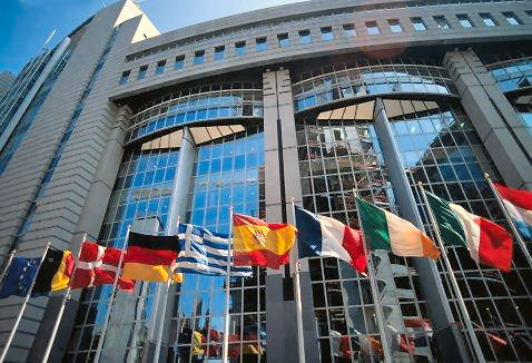 Η Κομισιόν ζητά να ξεκινήσουν άμεσα οι διαπραγματεύσεις ΕΕ-ΠΓΔΜ