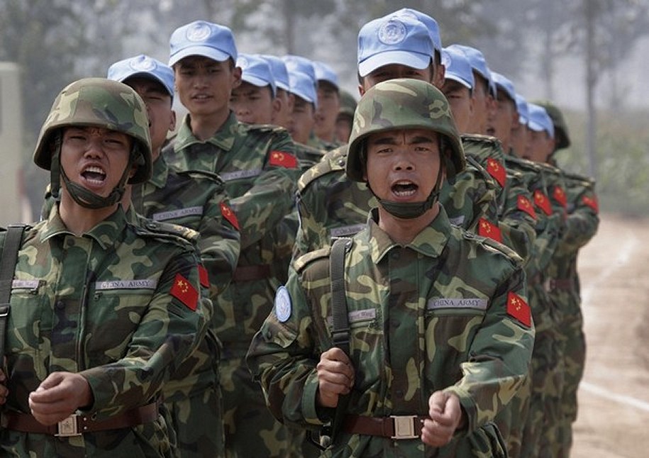Πιο ψηλή η νέα γενιά Κινέζων και οι στρατιώτες δε χωράνε πια στα τανκς!