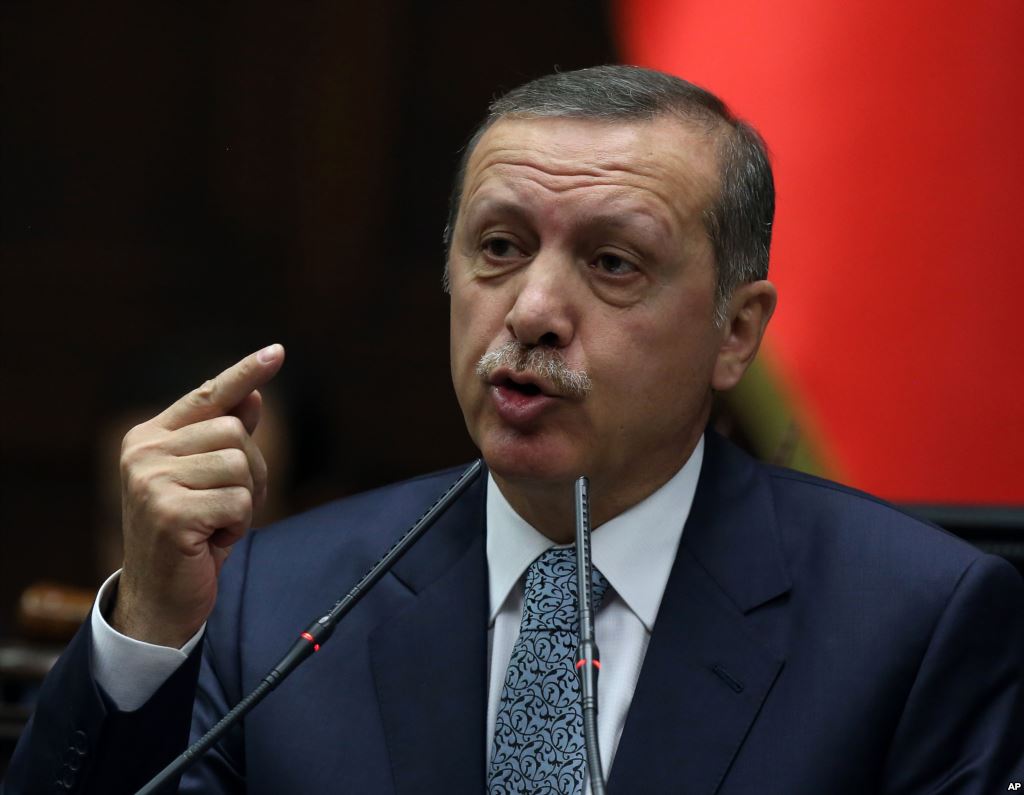 Υποψίες Ερντογάν για υποκλοπή τηλεφωνικών του συνδιαλέξεων
