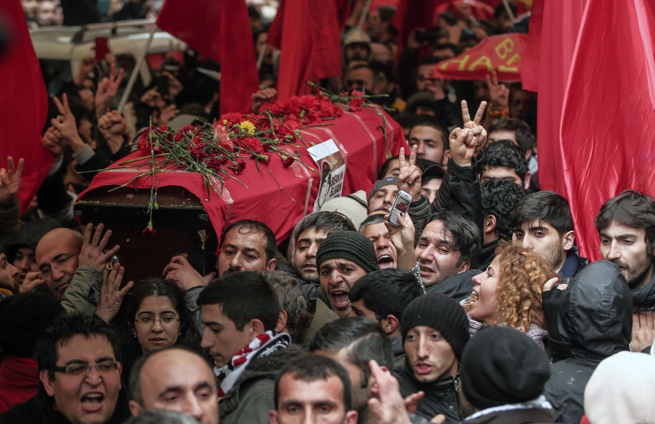 Tουρκία: Λαοθάλασσα στη κηδεία του 15χρονου που έχασε τη ζωή του (εικόνες)