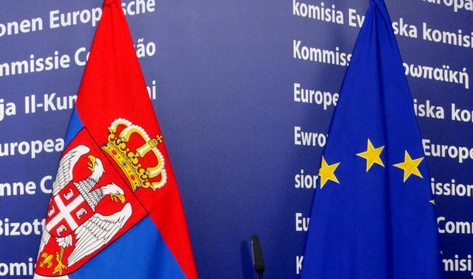 Δημοσκόπηση: «Ναι» στην ένταξη στην ΕΕ λέει το 54% των πολιτών στη Σερβία