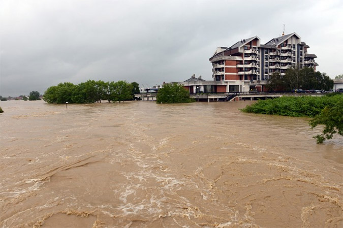 Ανυπολόγιστη η καταστροφή από τις πλημμύρες σε Σερβία- Βοσνία [εικόνες]