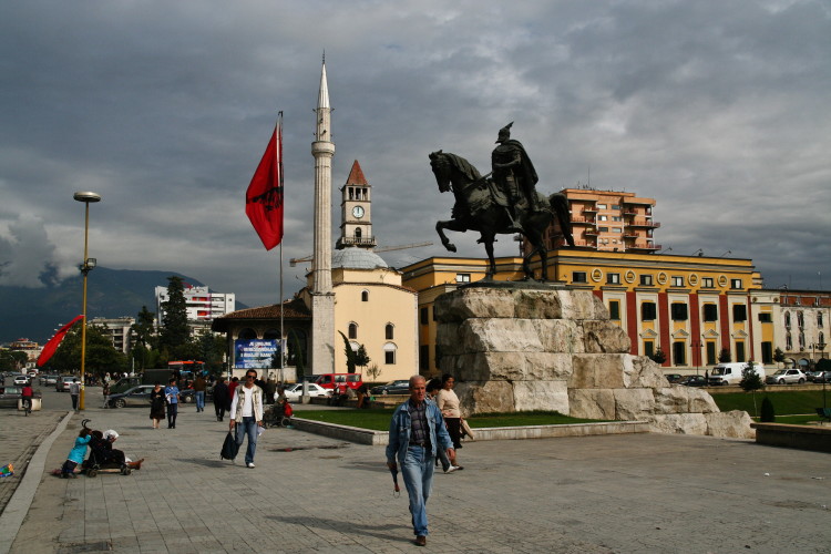 Αλβανία: Πάλι φεύγουν οι Αλβανοί από τη χώρα τους