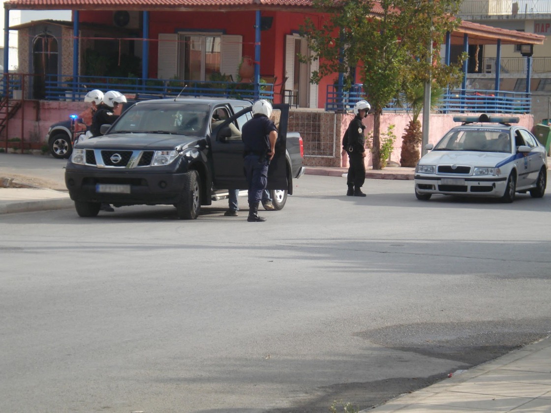 Tέσσερις συλλήψεις σε αστυνομική επιχείρηση σε Αχαρνές και Άνω Λιόσια [βίντεο]