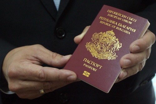 Εκατό εκατομμύρια έχουν ξοδέψει οι Σκοπιανοί για να βγάλουν βουλγάρικα διαβατήρια!