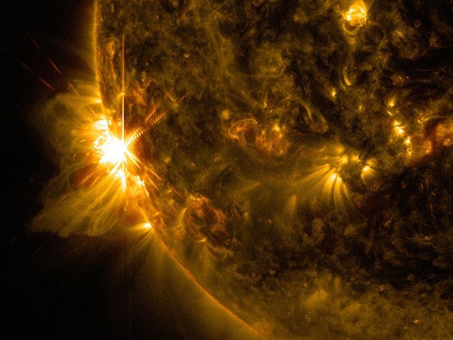 Εντυπωσιακά πλάνα δημοσίευσε η NASA από τρεις ηλιακές εκλάμψεις (vid)