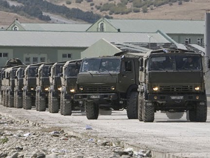 ΕΚΤΑΚΤΟ: Ρωσική φάλαγγα με 200 στρατιωτικά φορτηγά κινείται προς την Ουκρανία (vid)