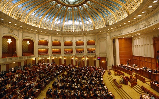Την παραίτηση του προέδρου Μπασέσκου ζητά η Βουλή της Ρουμανίας