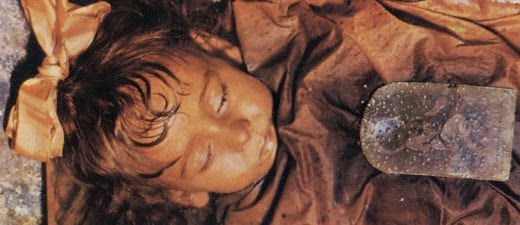 Rosalia Lombardo: Η πιο όμορφη και καλοδιατηρημένη μούμια του κόσμου που ανοιγοκλείνει τα μάτια της (βίντεο)