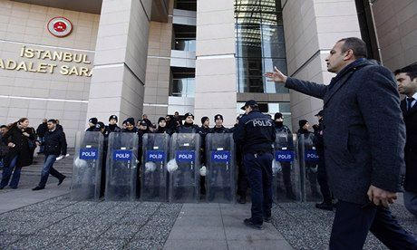 Τουρκία: Λίγο πριν τις προεδρικές εκλογές συνεχίζονται οι μαζικές συλλήψεις αστυνομικών