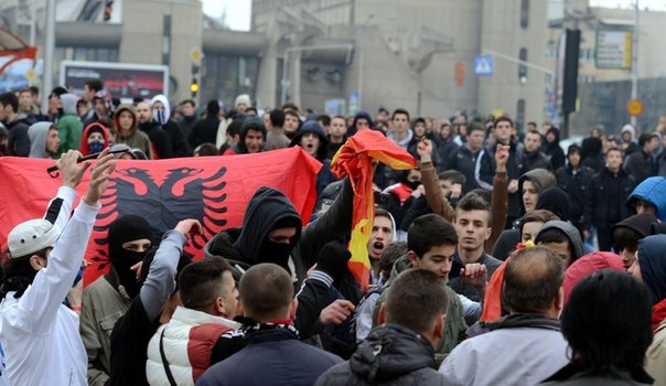 Σκόπια: Οι Αλβανοί ζητούν δημοψήφισμα για ομοσπονδοποίηση (vid)