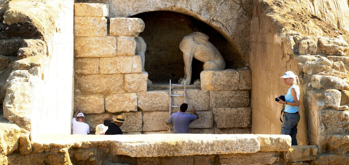 Η ΕΥΠ απέτρεψε Σκοπιανούς “αρχαιολόγους” να πλησιάσουν το ταφικό μνημείο της Αμφίπολης